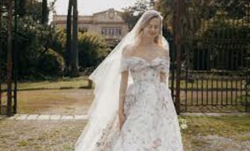 Why Simple Wedding Dresses are So Popular in 2023